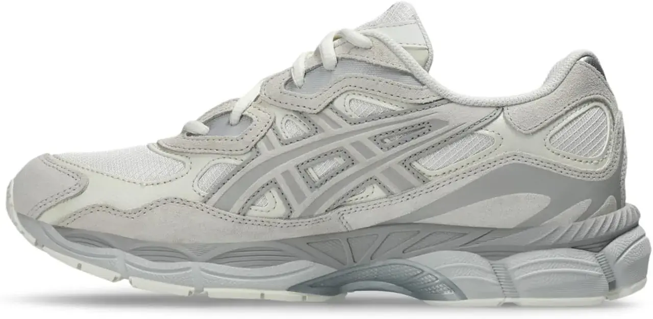 Asics Gel NYC Damen Sneaker in hellem Grau. Ein stylischer Schuh für jeden Tag.