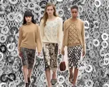 Drei Models präsentieren verschiedene Wege, einen pailletten rock zu kombinieren: mit Strickpullover, Cardigan oder einem schlichten Rollkragen.