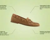 Braune Mokassins aus weichem Leder mit Schnürung und dekorativen Nähten. Diese Schuhe sind ein zeitloser Klassiker, der Komfort und Stil vereint.