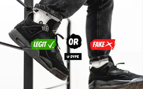 Jordan 4 Black Cat: legit oder fake? Ein Schuh ist echt, der andere eine Fälschung.