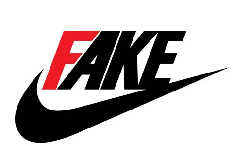 Nike-Logo mit dem Wort "FAKE" in Rot und Schwarz. Ein Hinweis auf gefälschte Jordan 1 Sneaker.