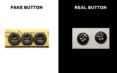 Vergleich von gefälschten und echten Stone Island Knöpfen. Der QR-Code ist hier nicht sichtbar, aber die Knöpfe zeigen das Logo.