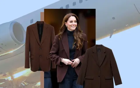 Kate Middleton zeigt, wie man einen braunen Blazer kombiniert: elegant und reisefertig vor einem Flugzeug.