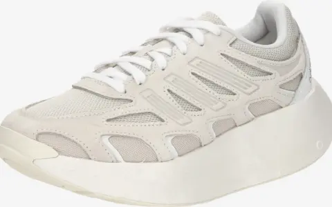 Ein heller, moderner adizero aruku Sneaker mit auffälliger, dicker Sohle und atmungsaktivem Mesh-Obermaterial.