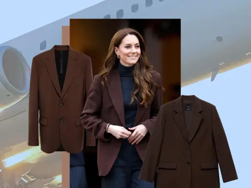 Kate Middleton zeigt, wie man einen braunen Blazer kombiniert: elegant und reisefertig vor einem Flugzeug.