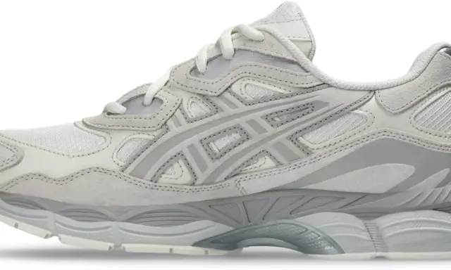 Asics Gel NYC Damen Sneaker in hellem Grau. Ein stylischer Schuh für jeden Tag.
