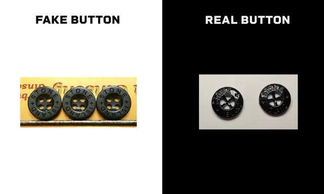 Vergleich von gefälschten und echten Stone Island Knöpfen. Der QR-Code ist hier nicht sichtbar, aber die Knöpfe zeigen das Logo.