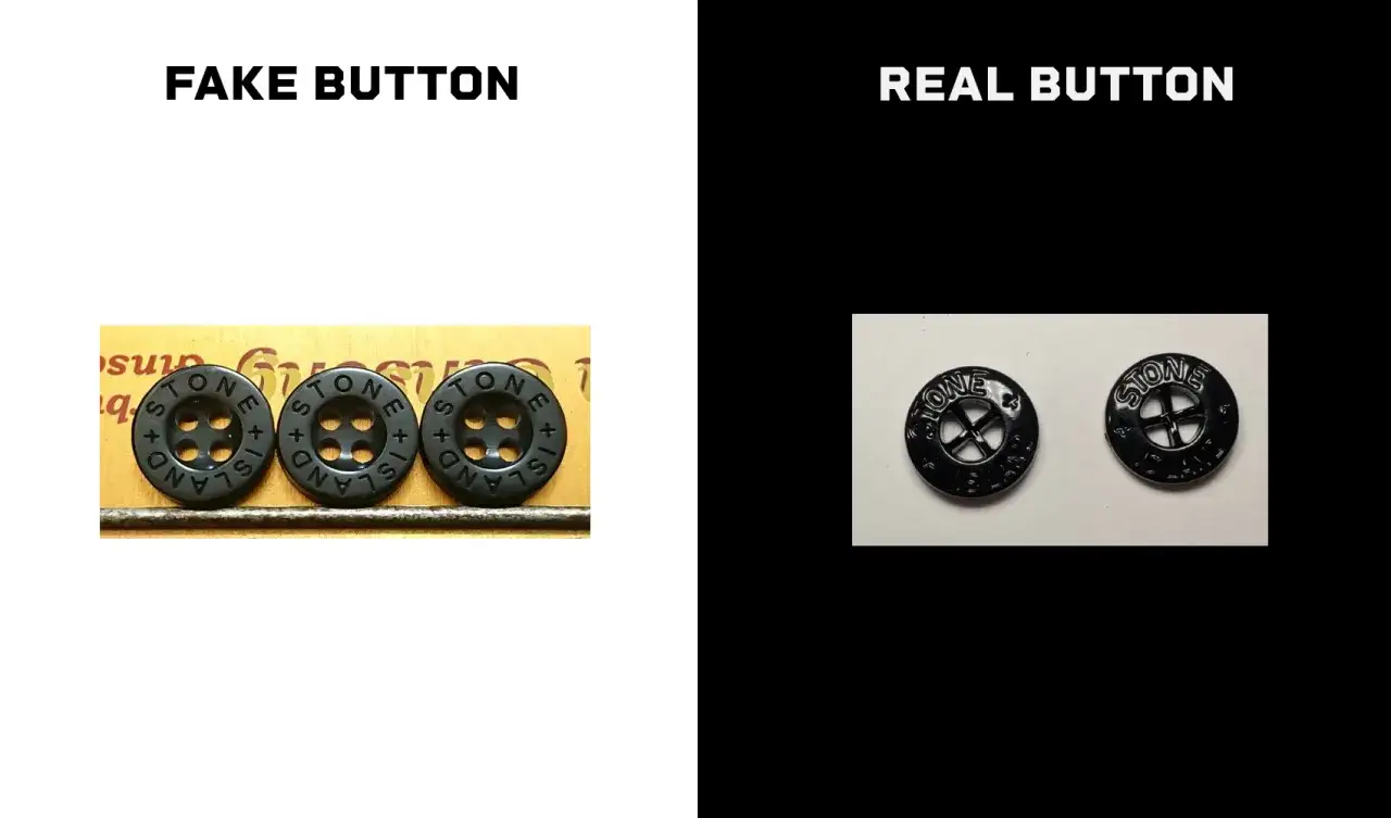 Vergleich: Fälschung vs. Original Stone Island Patch. Links drei gefälschte Knöpfe, rechts zwei echte.