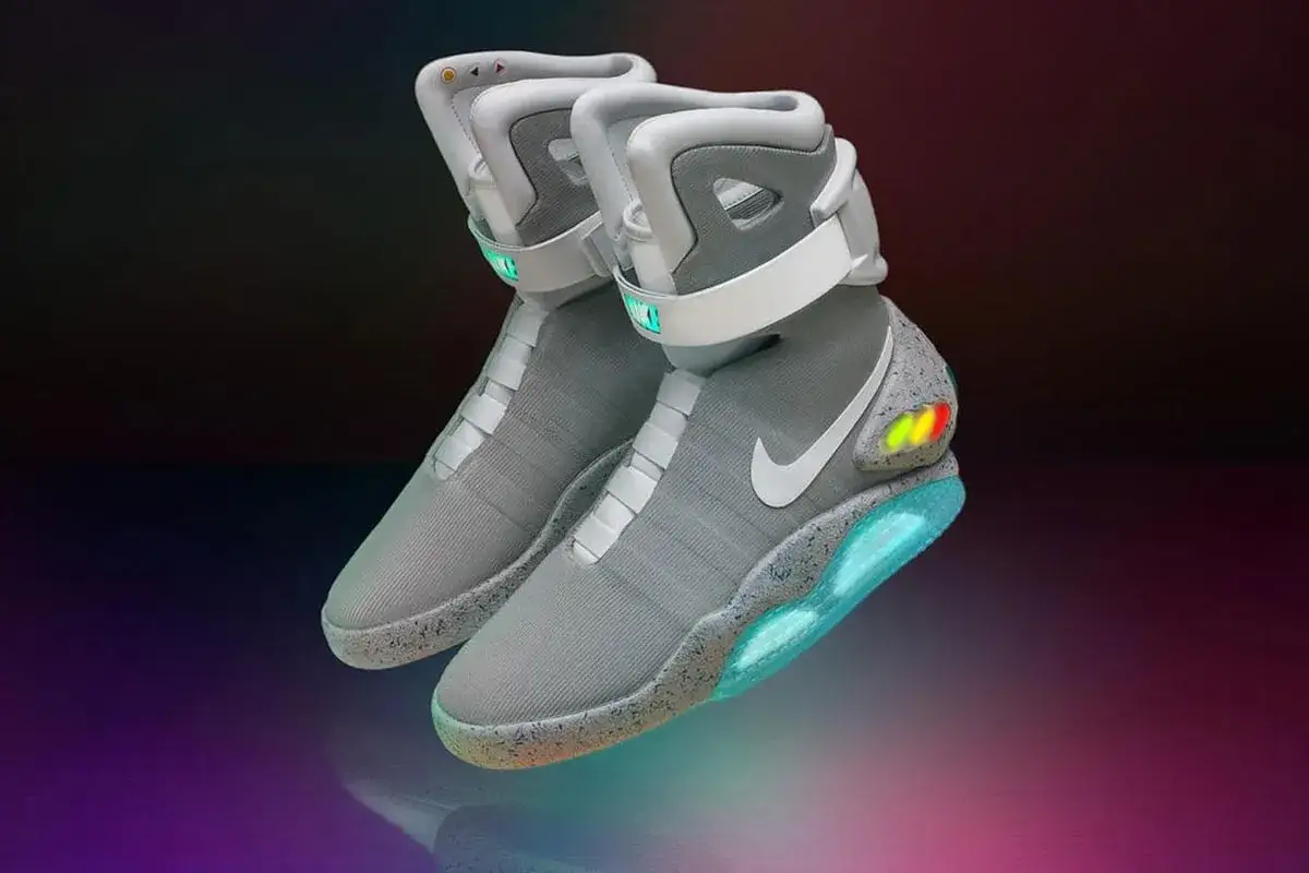 Die teuersten Schuhe der Welt: futuristische Nike-Sneaker mit leuchtenden Sohlen und Schnürsenkeln, inspiriert von